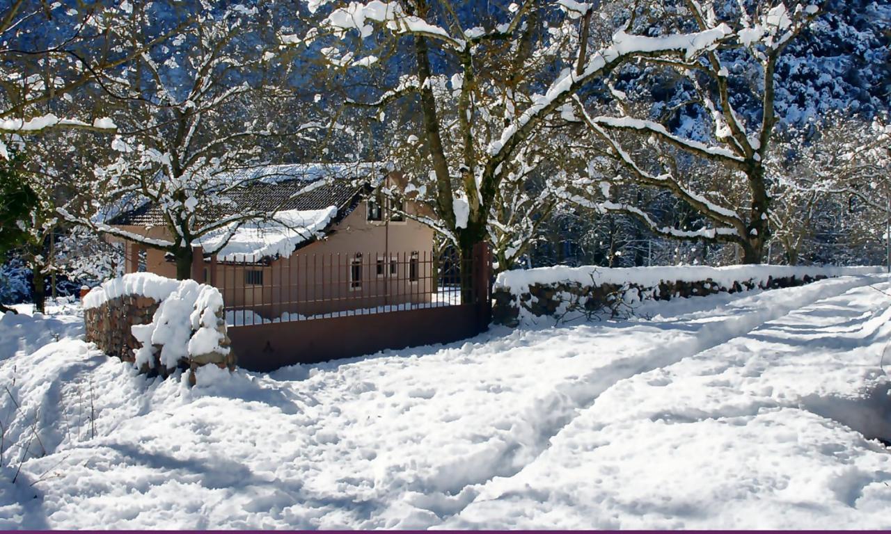 Chalet Coquelicot Калаврита Экстерьер фото