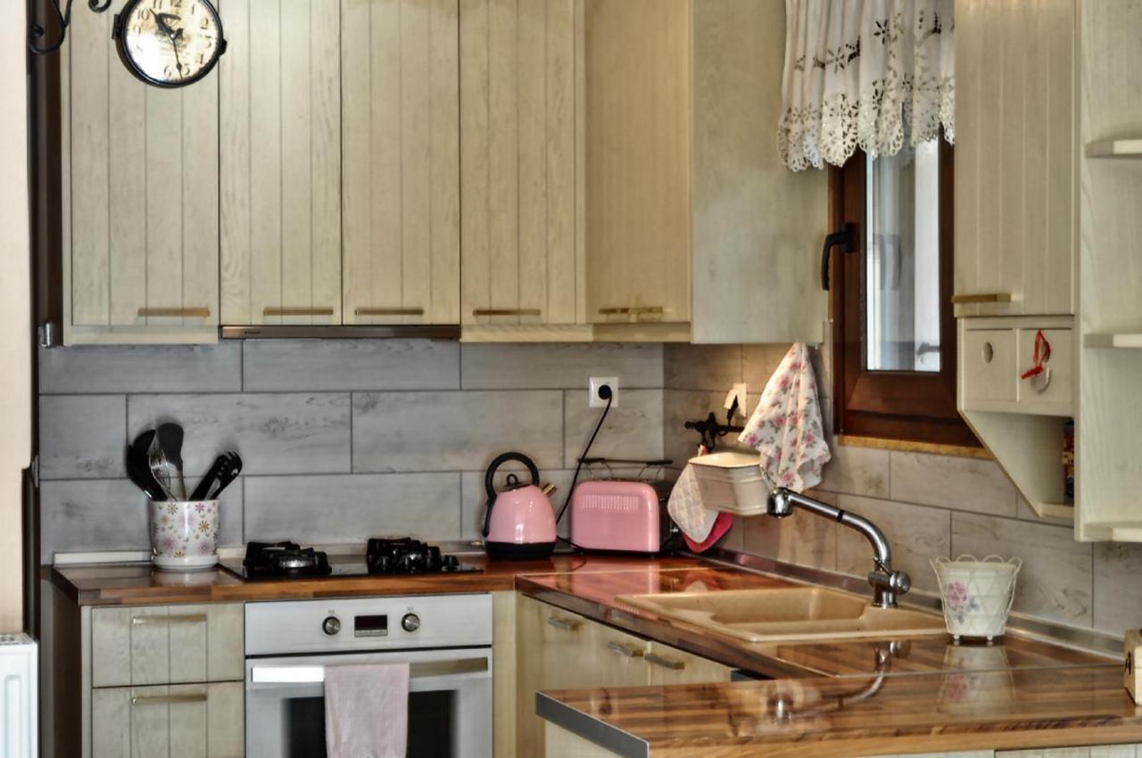 Chalet Coquelicot Калаврита Экстерьер фото