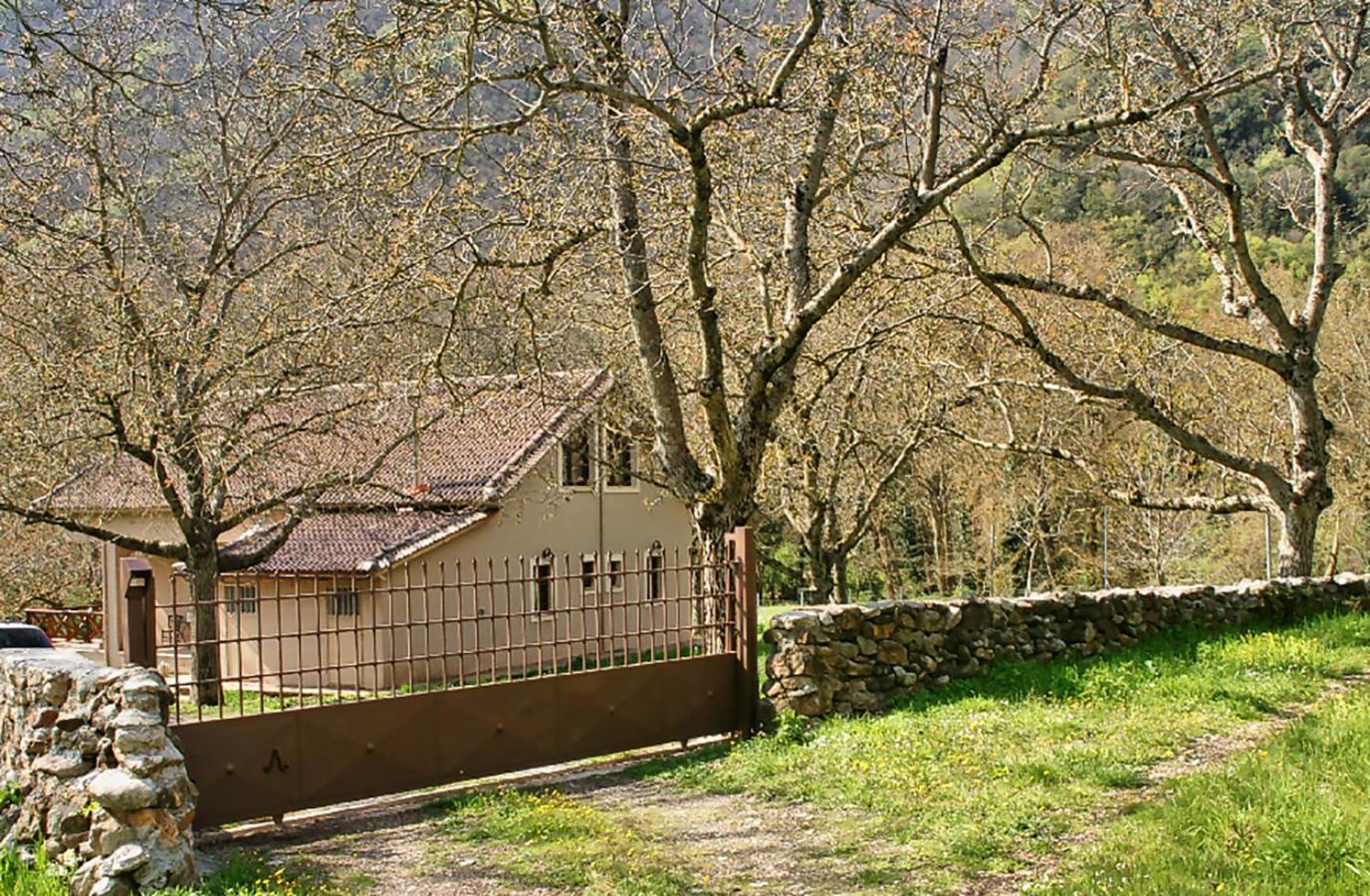 Chalet Coquelicot Калаврита Экстерьер фото