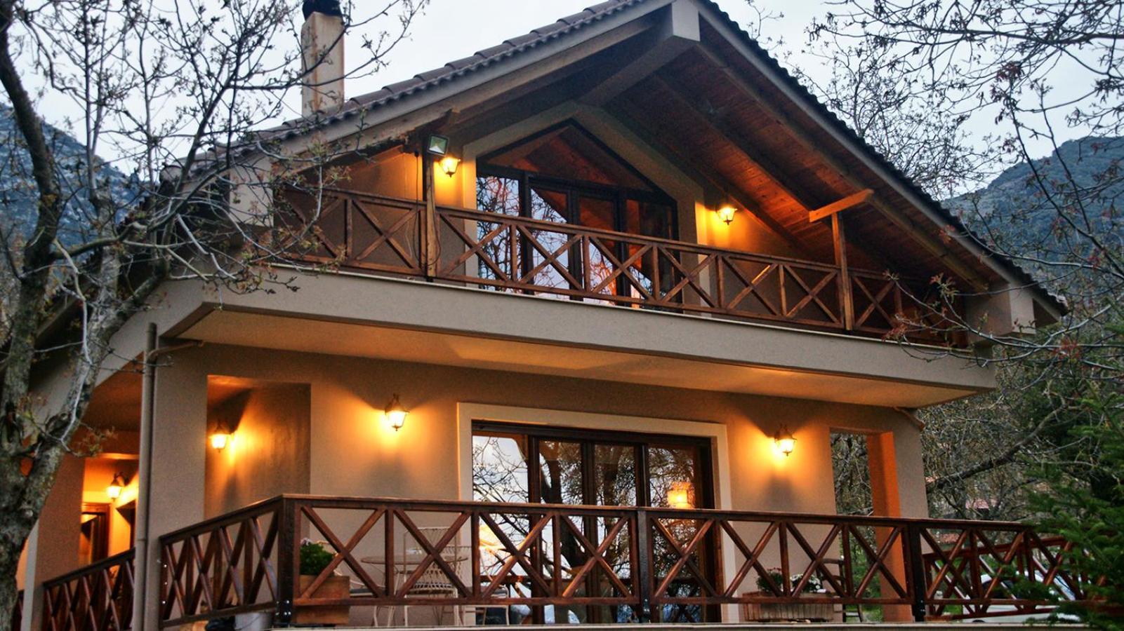 Chalet Coquelicot Калаврита Экстерьер фото