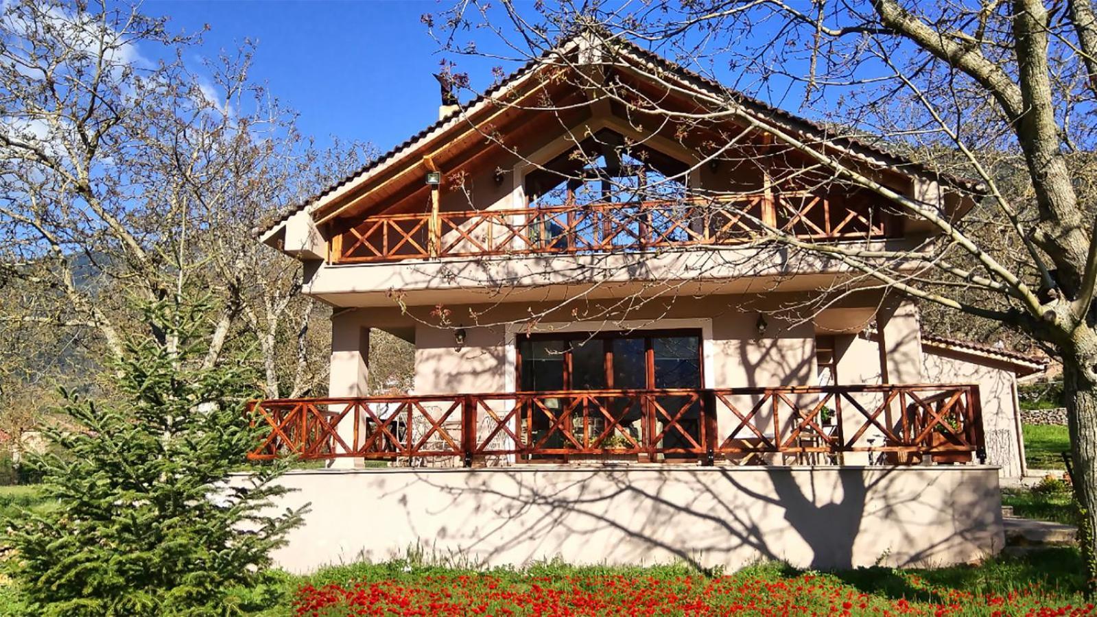 Chalet Coquelicot Калаврита Экстерьер фото